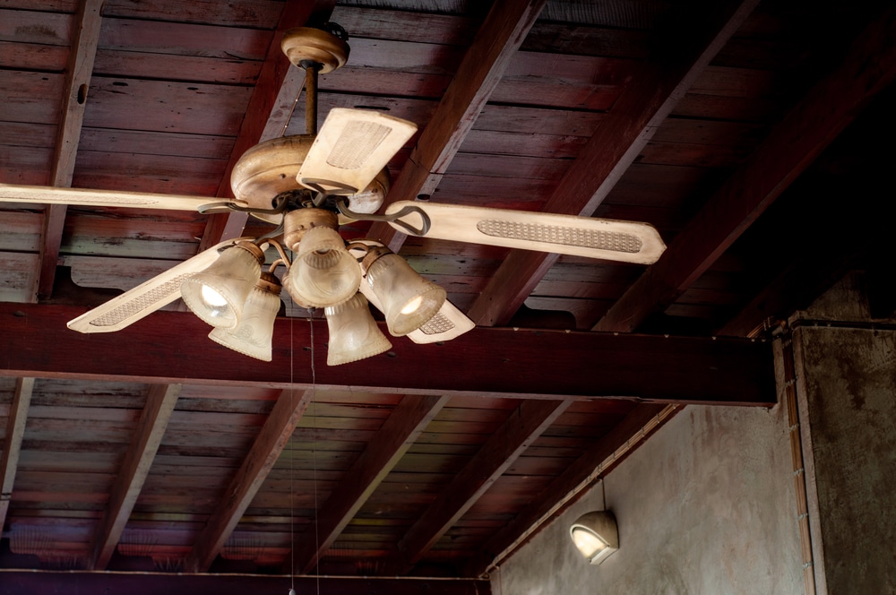 how to oil a squeaky ceiling fan
